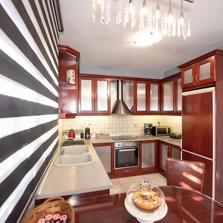 Dana's Luxury Maisonette