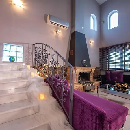 Dana's Luxury Maisonette Villa