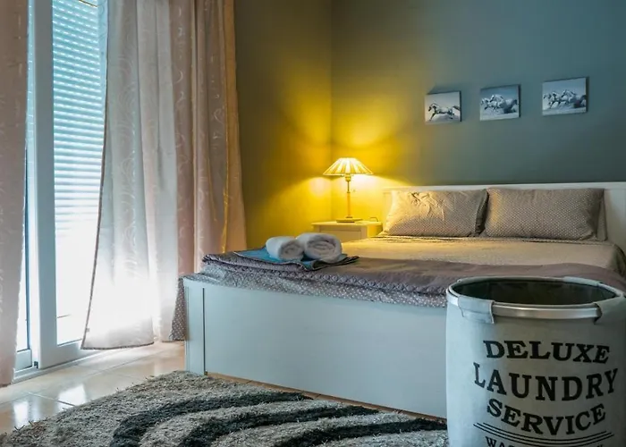 Dana's Luxury Maisonette