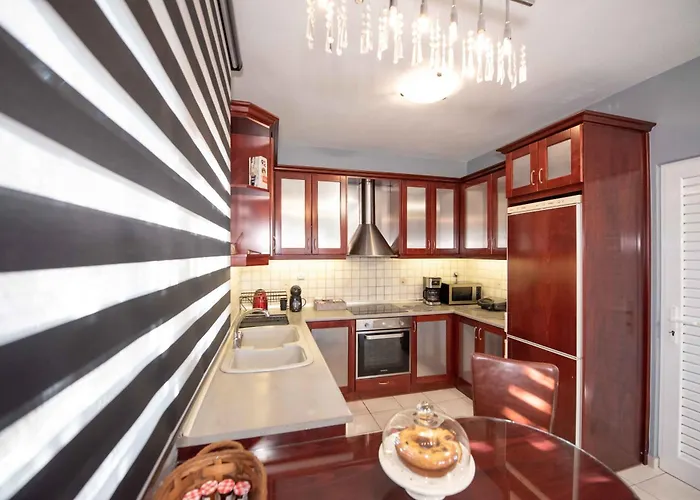 Dana's Luxury Maisonette