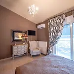 Dana's Luxury Maisonette Villa *