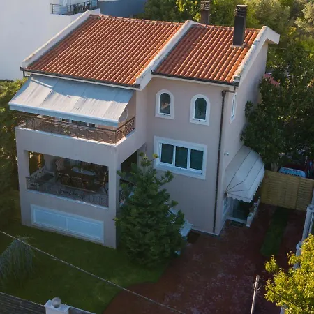 Dana's Luxury Maisonette Βόλος